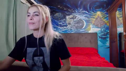 Snapshot of blonde4pasion chatting on January 2025 05:51:02 PM blonde4pasion online show from January 2025 05:51:02 PM