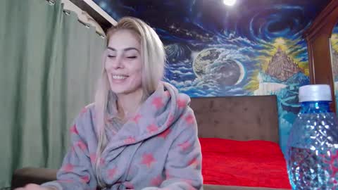 Snapshot of blonde4pasion chatting on January 2025 08:38:02 PM blonde4pasion online show from January 2025 08:38:02 PM
