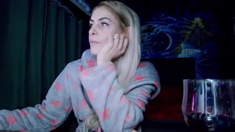Snapshot of blonde4pasion chatting on January 2025 06:46:01 PM blonde4pasion online show from January 2025 06:46:01 PM