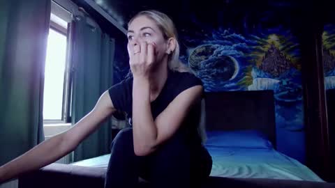Snapshot of blonde4pasion chatting on September 2025 05:40:02 AM blonde4pasion online show from September 2025 05:40:02 AM