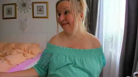 Snapshot of blonde_angel20 chatting on February 2026 07:23:02 AM Nicole online show from February 2026 07:23:02 AM