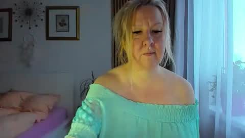 Snapshot of blonde_angel20 chatting on February 2026 05:46:01 AM Nicole online show from February 2026 05:46:01 AM