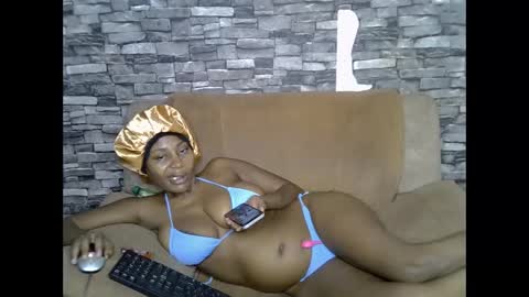 Snapshot of blonde_creamy chatting on May 2026 01:12:01 AM blonde_creamy online show from May 2026 01:12:01 AM