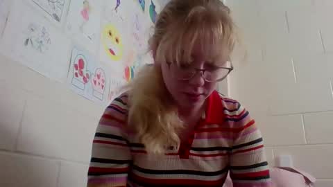 Snapshot of blonde_katie chatting on February 2026 05:43:01 PM Katie online show from February 2026 05:43:01 PM