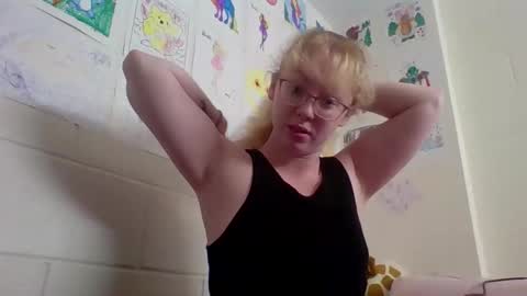 Snapshot of blonde_katie chatting on February 2026 09:11:02 PM Katie online show from February 2026 09:11:02 PM