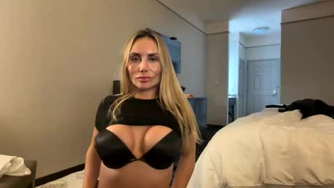 Blonde Since98 online show from October 2025 12:33:02 AM