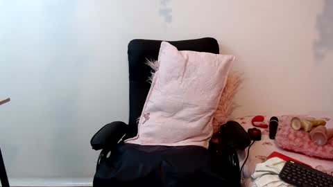 blonde_squirt_ online show from December 2024 11:16:01 PM