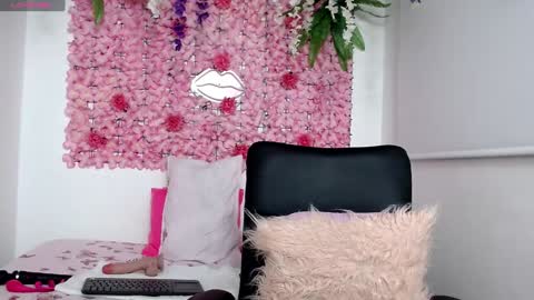 blonde_squirt_ online show from February 2025 04:06:01 AM