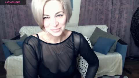 Snapshot of blondemommy_77 chatting on December 2024 11:45:01 PM Lola online show from December 2024 11:45:01 PM