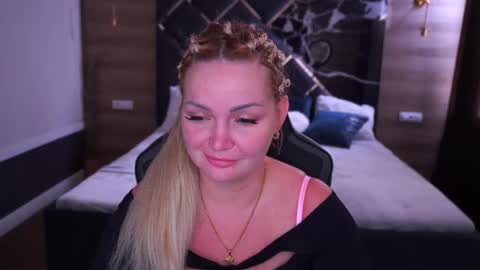 Blonde online show from September 2025 07:46:01 AM