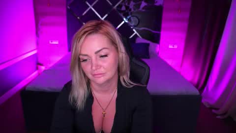 Blonde online show from September 2025 07:57:01 AM