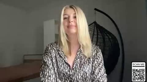 Snapshot of blondie_xoxoxo chatting on June 2026 11:04:02 AM blondie_xoxoxo online show from June 2026 11:04:02 AM