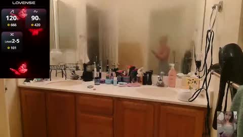 Snapshot of blondiebubblebooty chatting on May 2026 03:45:02 AM Bubbles online show from May 2026 03:45:02 AM