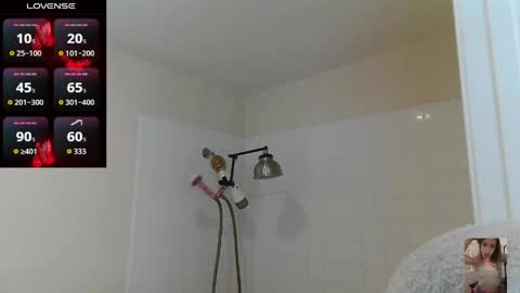 Snapshot of blondiebubblebooty chatting on May 2026 09:45:02 PM Bubbles online show from May 2026 09:45:02 PM