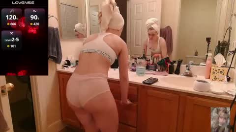 Snapshot of blondiebubblebooty chatting on May 2026 03:14:02 AM Bubbles online show from May 2026 03:14:02 AM