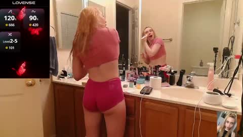 Snapshot of blondiebubblebooty chatting on May 2026 05:16:02 AM Bubbles online show from May 2026 05:16:02 AM
