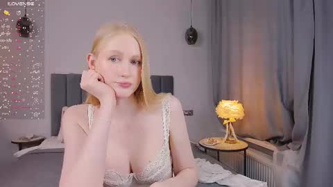 Mia online show from February 2025 06:08:02 PM