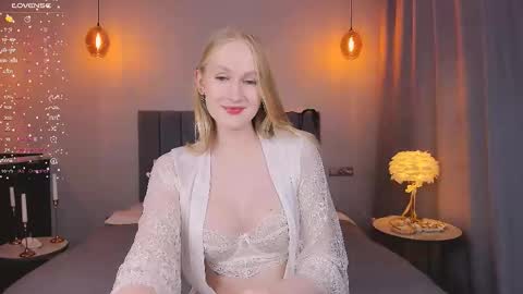 Mia online show from March 2025 08:27:01 PM