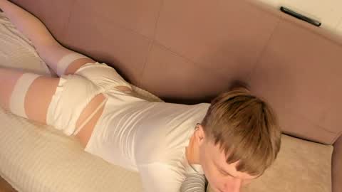 Snapshot of blondvibe chatting on April 2026 09:40:02 PM Alik online show from April 2026 09:40:02 PM