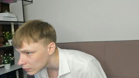 Snapshot of blondvibe chatting on April 2026 09:06:01 PM Alik online show from April 2026 09:06:01 PM