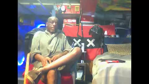 Snapshot of blowfly chatting on November 2025 04:07:02 PM BLOWFLY online show from November 2025 04:07:02 PM