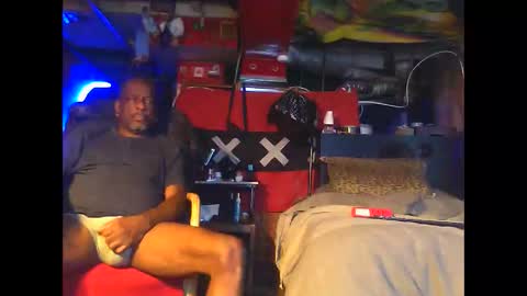 Snapshot of blowfly chatting on November 2025 05:13:02 PM BLOWFLY online show from November 2025 05:13:02 PM