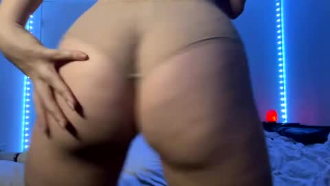 Blow Kiss Bunny online show from December 2024 02:30:01 PM