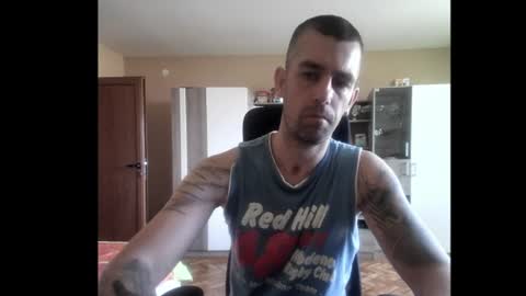 Snapshot of blue_eyed_wolf chatting on June 2026 01:39:02 PM Runaway online show from June 2026 01:39:02 PM