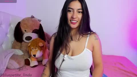 Snapshot of blue_petite chatting on June 2026 02:37:02 PM Linda online show from June 2026 02:37:02 PM