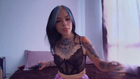 Snapshot of blue_tatuu1 chatting on December 2025 05:53:01 PM Alice bleu for friends online show from December 2025 05:53:01 PM