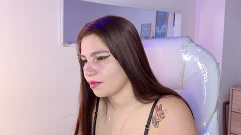 Snapshot of bluee_hazell chatting on June 2026 12:53:02 PM online show from June 2026 12:53:02 PM