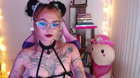 Snapshot of bluee_v chatting on September 2025 01:06:02 AM Im Abril .. Nice to meet you thumb up me please its important INDEPENDENT MODEL online show from September 2025 01:06:02 AM