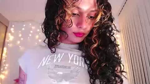 Snapshot of bluee_v chatting on April 2026 02:10:01 AM Im Abril .. Nice to meet you thumb up me please its important INDEPENDENT MODEL online show from April 2026 02:10:01 AM