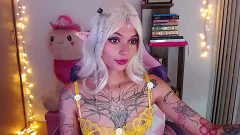 Snapshot of bluee_v chatting on May 2026 02:06:02 AM Im Abril .. Nice to meet you thumb up me please its important INDEPENDENT MODEL online show from May 2026 02:06:02 AM