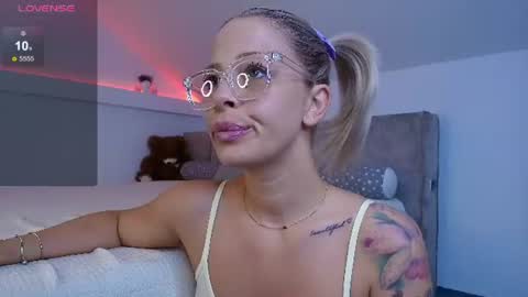 Snapshot of blueyeskate chatting on June 2026 11:43:01 PM Kate online show from June 2026 11:43:01 PM
