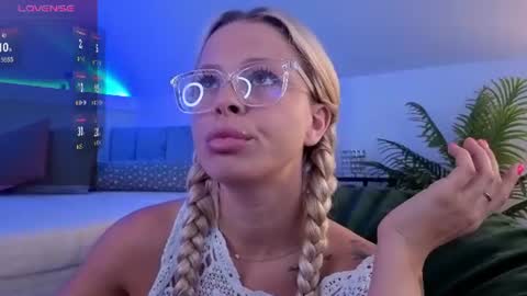 Snapshot of blueyeskate chatting on July 2026 03:04:01 AM Kate online show from July 2026 03:04:01 AM