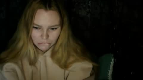 blushing_star online show from November 2025 04:30:01 PM