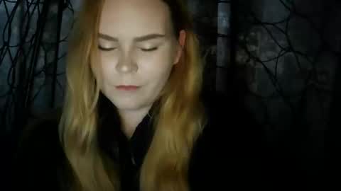 blushing_star online show from November 2025 12:16:01 PM