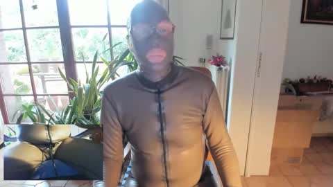 SlaveRobert online show from October 2025 12:27:02 PM