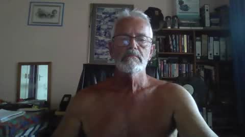 Snapshot of bobbgud chatting on April 2026 09:14:01 AM Bobbgud online show from April 2026 09:14:01 AM