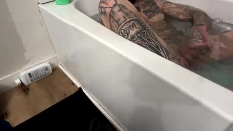 Snapshot of bodyart85_19 chatting on January 2025 12:18:01 PM Bodyart85 19 online show from January 2025 12:18:01 PM