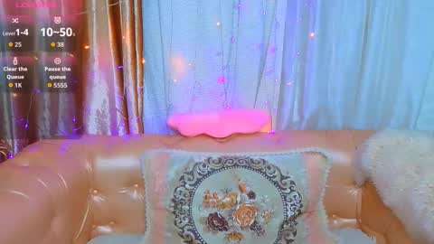 Mia online show from November 2025 11:47:02 PM