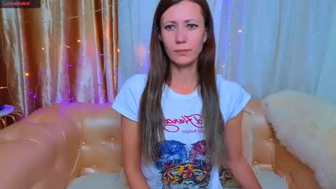 Mia online show from November 2025 12:05:01 AM