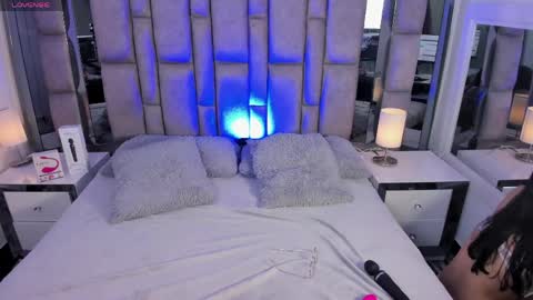 bonet_iris online show from April 2026 07:09:02 PM