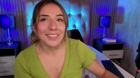 bonnali_lune online show from April 2026 01:42:02 AM