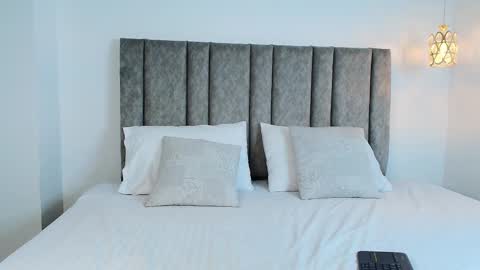 Bonnie online show from November 2025 08:25:01 AM