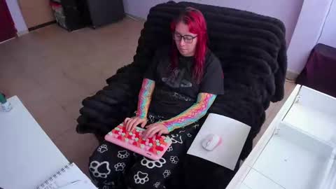 Bonnie Help me reach 500 likes online show from October 2025 06:38:02 PM