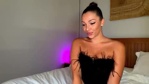 Snapshot of bonnieandclyde540767 chatting on December 2025 02:31:02 AM bonnieandclyde540767 online show from December 2025 02:31:02 AM