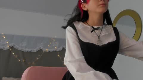 Snapshot of bonniecute_ chatting on December 2024 11:44:01 AM online show from December 2024 11:44:01 AM