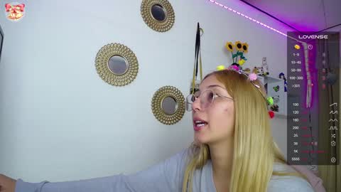 Snapshot of bonny_clyde_xx_ chatting on December 2024 10:10:02 AM Soffy Brooks Independent model online show from December 2024 10:10:02 AM